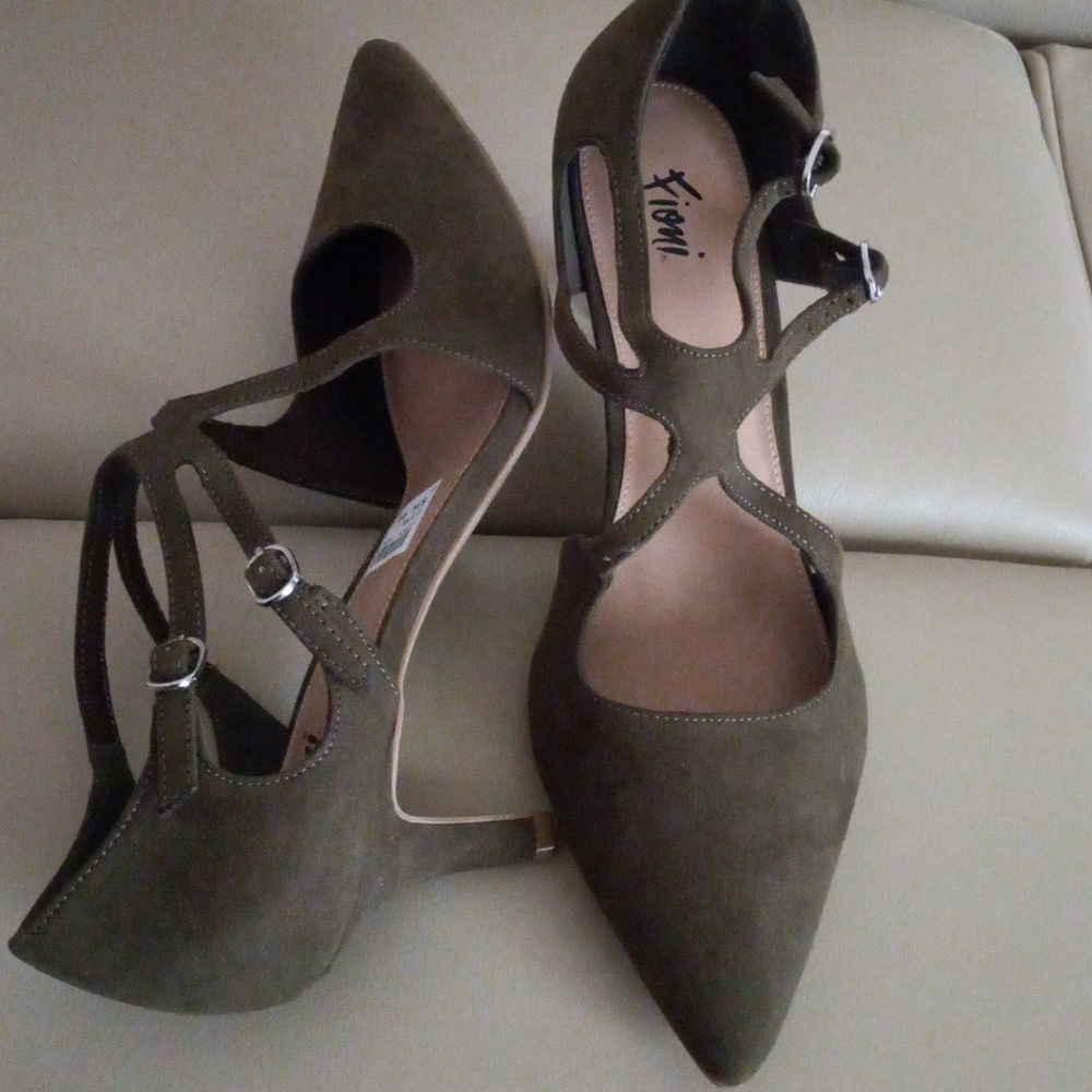 FIONI Olive Green Suede Strappy Pointed-Toe Pumps